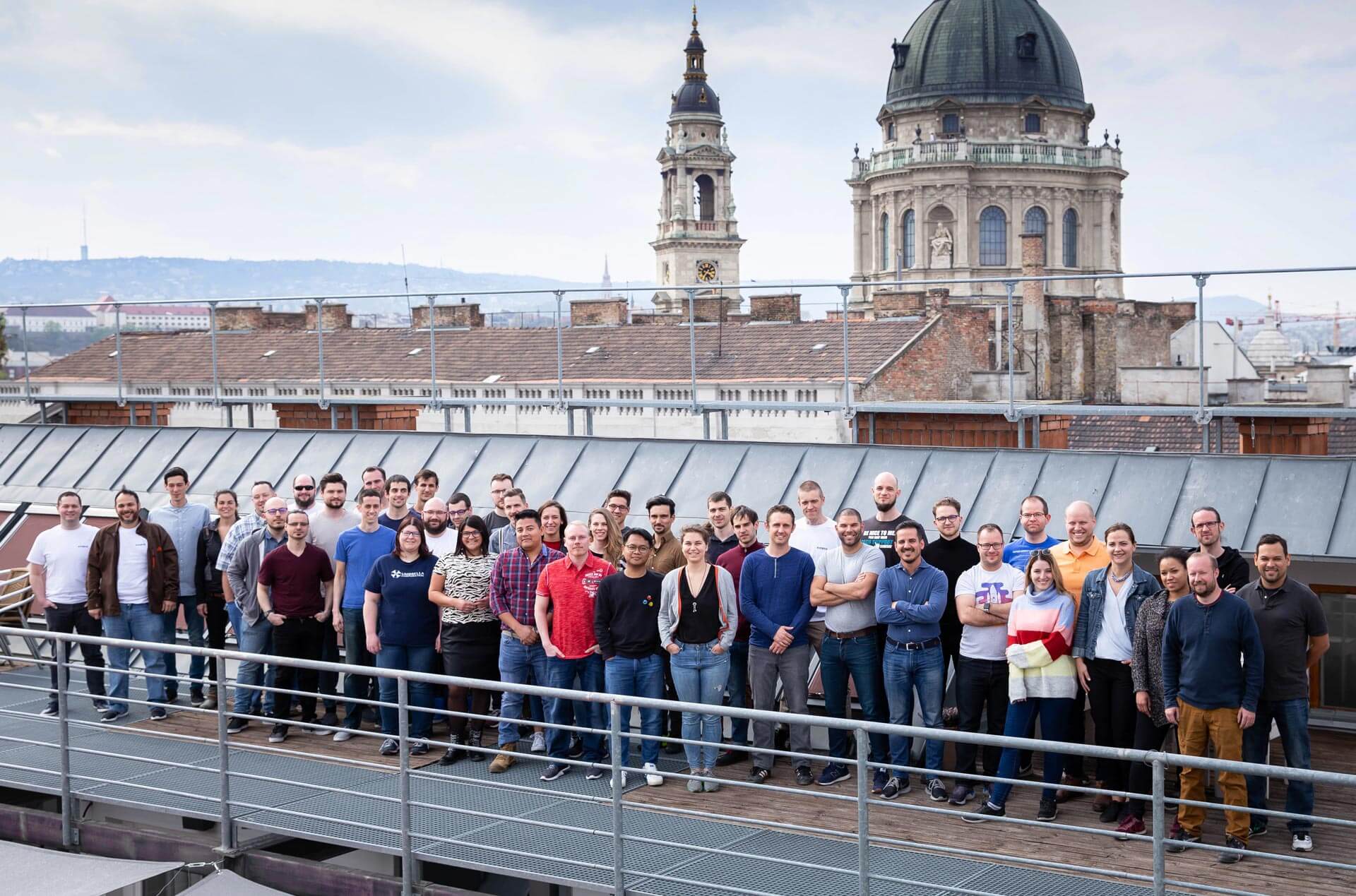 Membros da equipe da Kinsta em um meetup