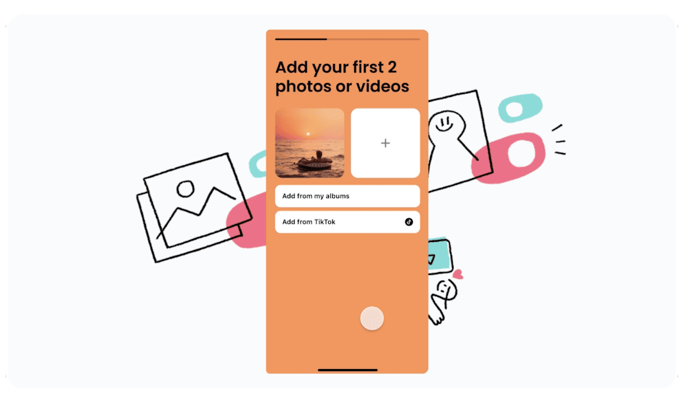 Rappresentazione grafica dell'interfaccia di un'applicazione mobile per il caricamento di foto o video. Sono disponibili opzioni per l'aggiunta da album multimediali o direttamente da TikTok, con illustrazioni vivaci e pulsanti interattivi.