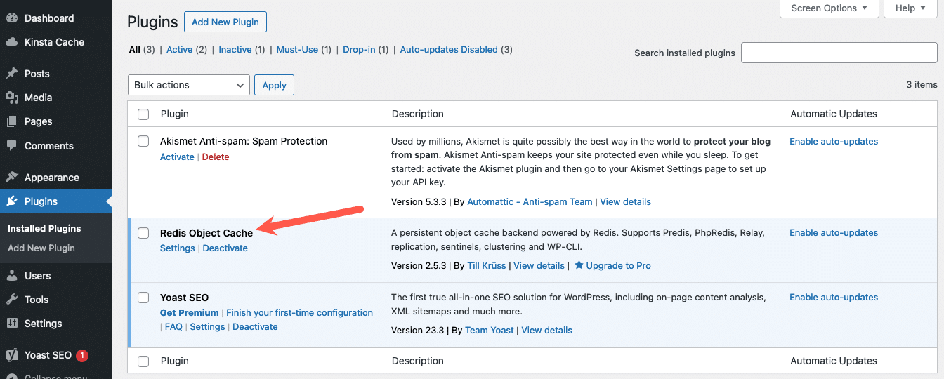 Captura de pantalla que muestra la entrada del plugin Redis Object Cache en el panel de administración de WordPress.