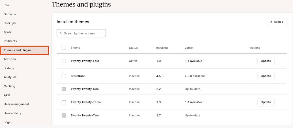 Capture d'écran montrant la boîte de dialogue dans MyKinsta pour la mise à jour des thèmes WordPress sur plusieurs sites.