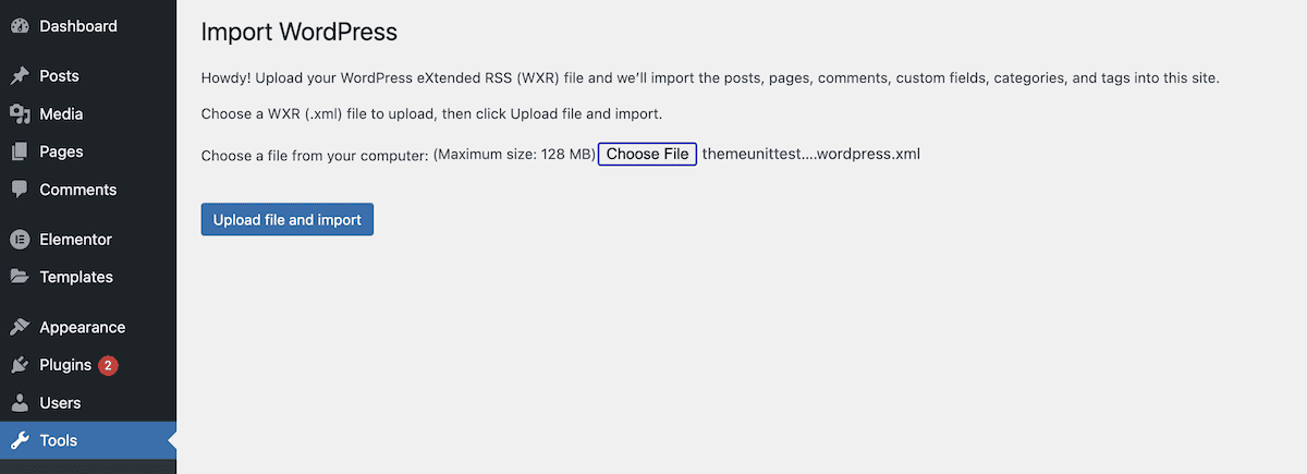 A página Importar WordPress, especificamente para importar conteúdo do WordPress. Mostra instruções para carregar um arquivo WordPress eXtended RSS (WXR). Há um botão para escolher o arquivo, com tamanho máximo de 128 MB, e um botão azul de envio abaixo.