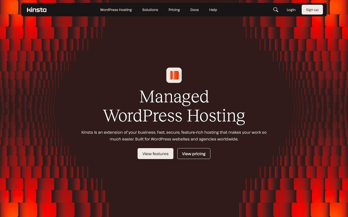 La home page di Kinsta presenta un servizio di hosting WordPress gestito su uno sfondo rosso scuro e nero con motivi geometrici. In basso sono presenti due pulsanti di invito all'azione con le diciture View features e View pricing.