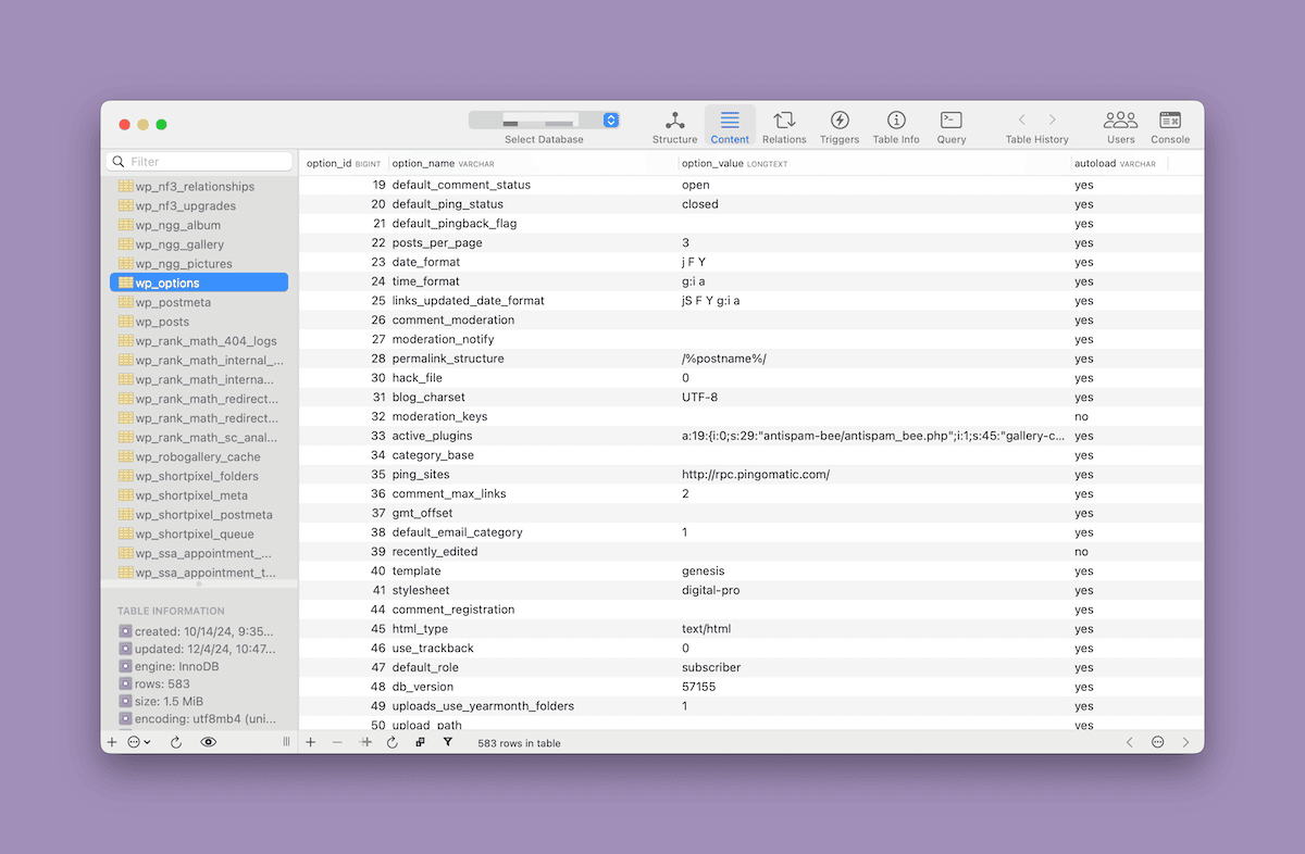 L'interfaccia di gestione del database SequelAce mostra la tabella wp_options di un'installazione di WordPress. La tabella contiene impostazioni di configurazione del sistema con colonne per option_id, option_name e option_value. Sono visibili varie impostazioni di WordPress, tra cui lo stato predefinito dei commenti, le impostazioni di ping, i formati delle date e le configurazioni dei template.