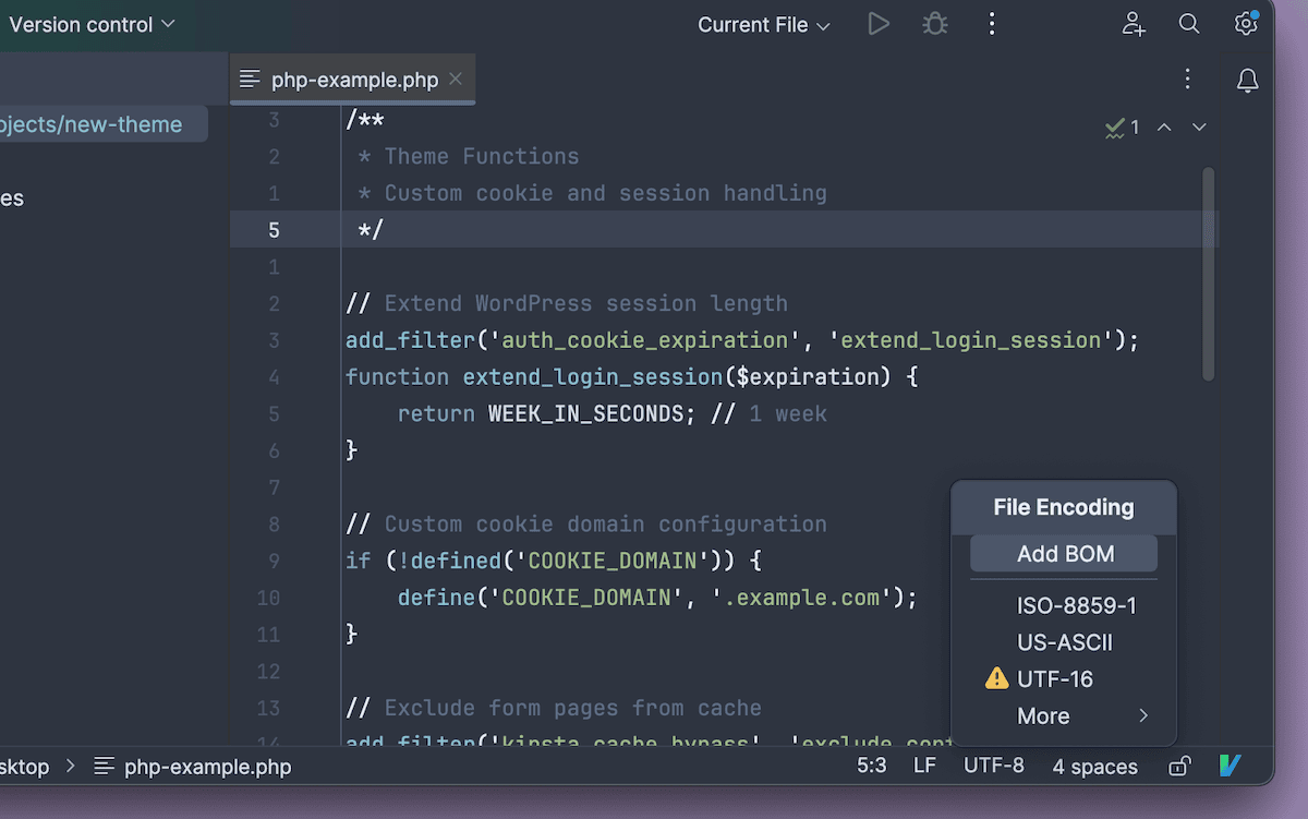 Een code-editor die WordPress-cookie-gerelateerde PHP-code laat zien, met UTF-8-codering zichtbaar in een dropdownmenu.